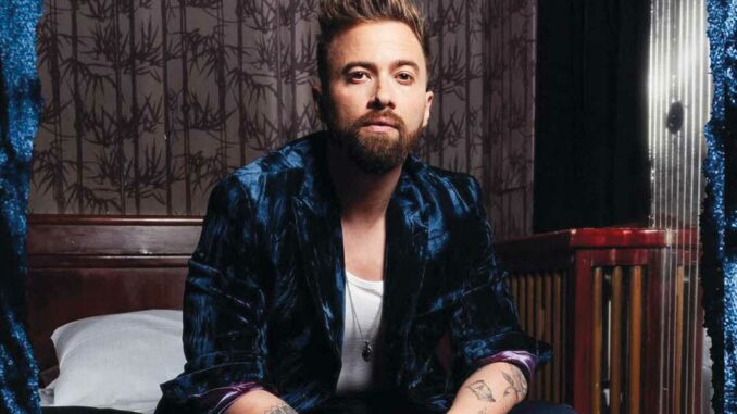 Nino Arial en tournée avec son premier spectacle "Pas comme eux"