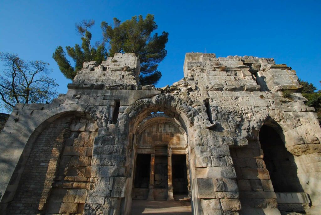Photo D.R. Office de Tourisme de Nîmes • Temple de Diane