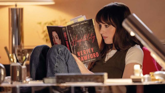 Verity avec Anne Hathaway et Dakota Johnson