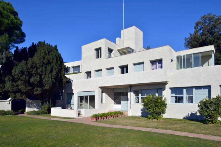 la villa noailles a hyeres lart contemporain dans un decor hors du temps 768x513