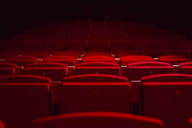 le theatre le colbert entre humour theatre et musique a toulon